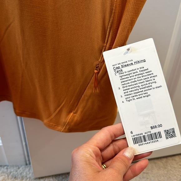 Lululemon hiking tank - Picture 4 of 6